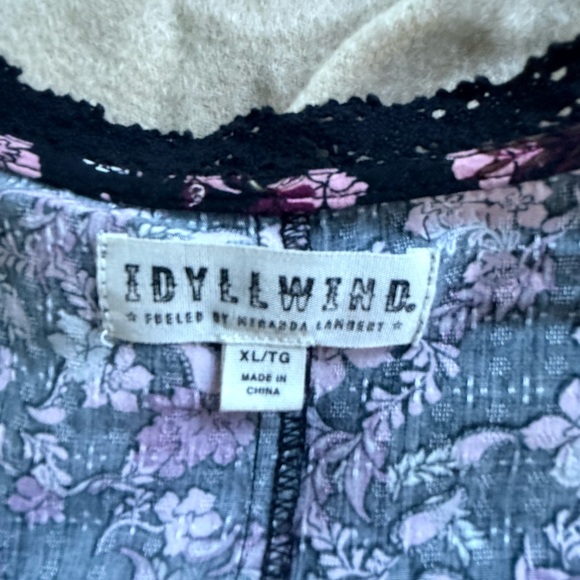 Idyllwind Black and Pink Floral kimono - Picture 4 of 5